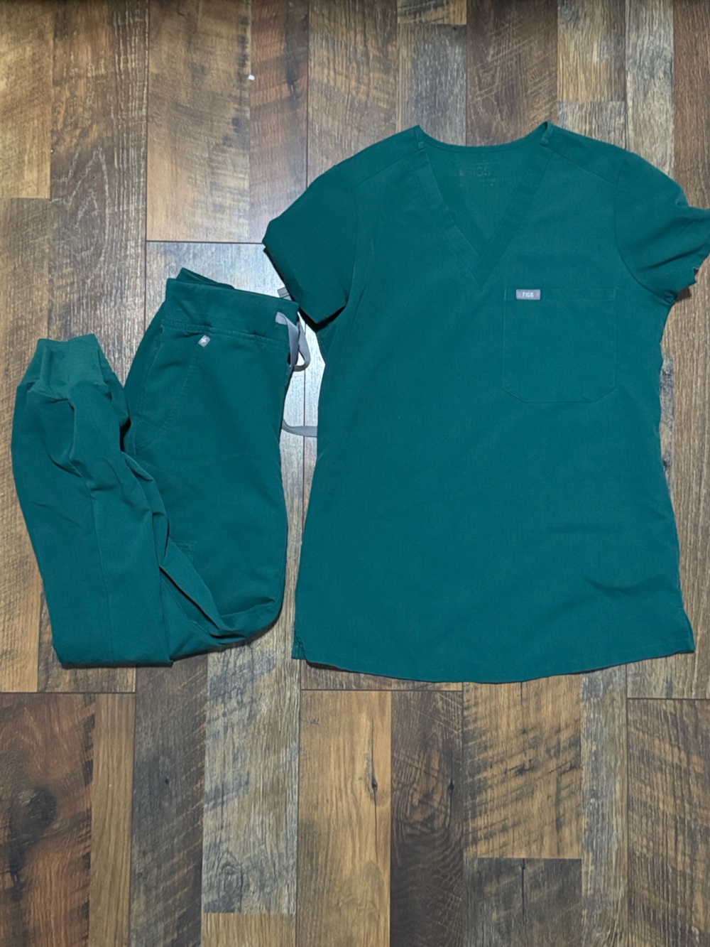 Figs hunter green scrub set Catarina Top Zamora Jogger pants sz xxsmall / petite